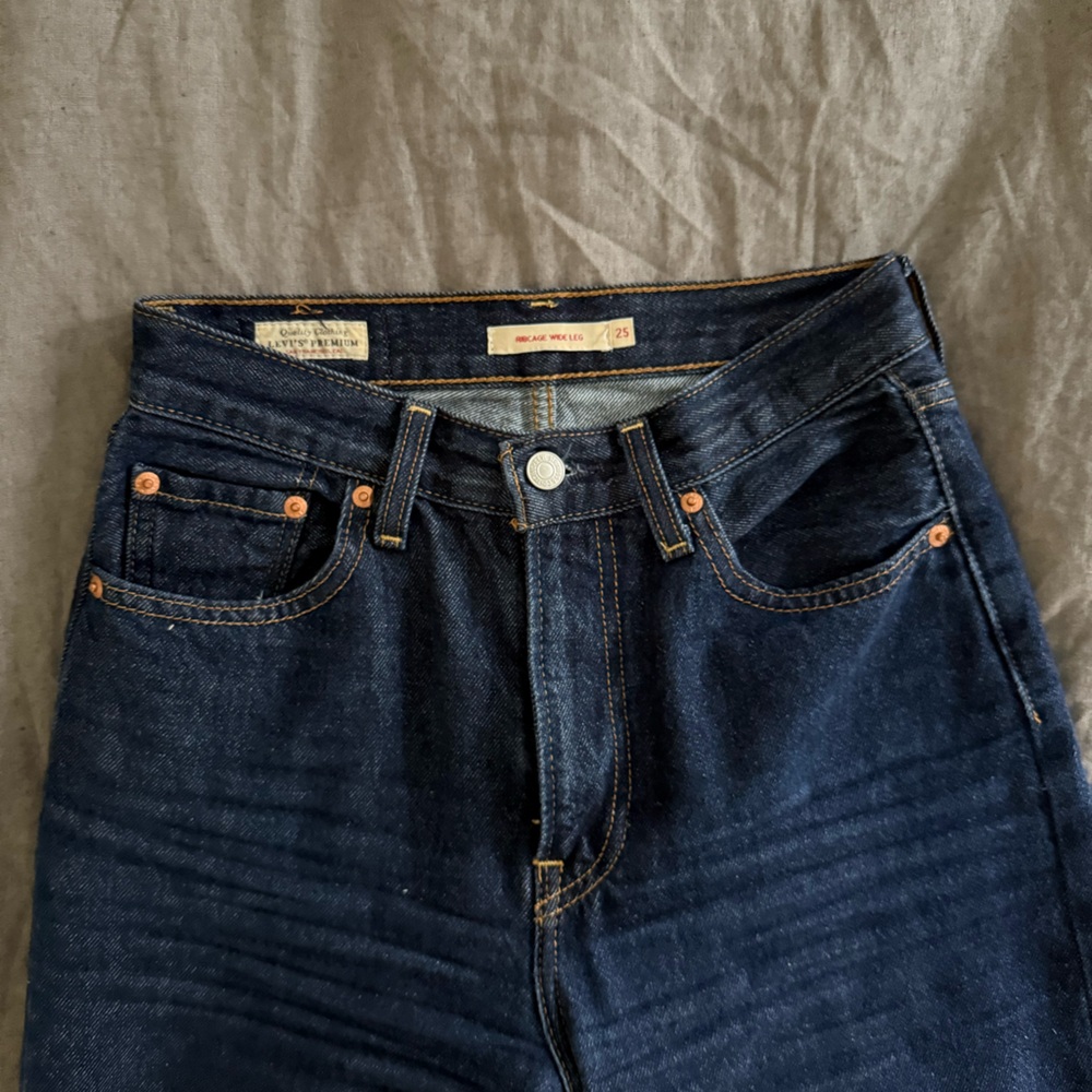 Levi’s Ribcage Wide Leg Jeans - Picture 3 of 4